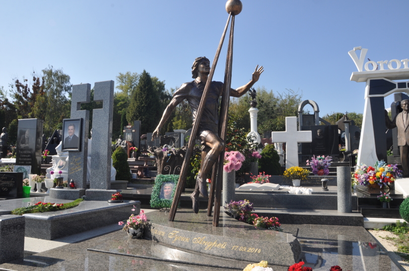 В Киеве был открыт памятник Андрею Гусину (Фото) - изображение 1