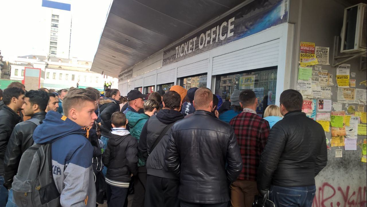 Украина – Хорватия: очереди в кассы есть, билетов - нет (Фото) - изображение 3