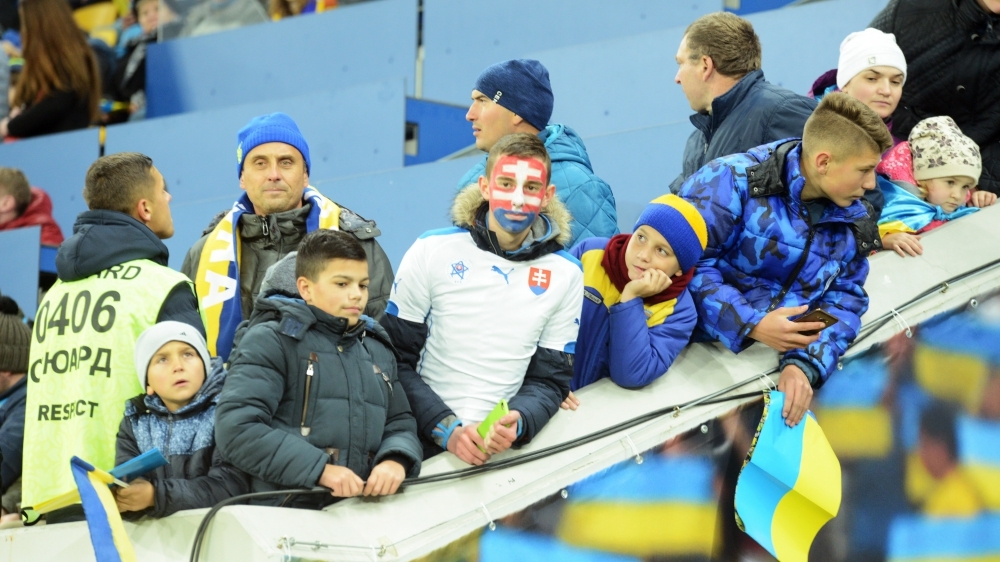 Украина - Словакия: привет Сидорчуку, самолетик и яркие фанаты (Фото) - изображение 7