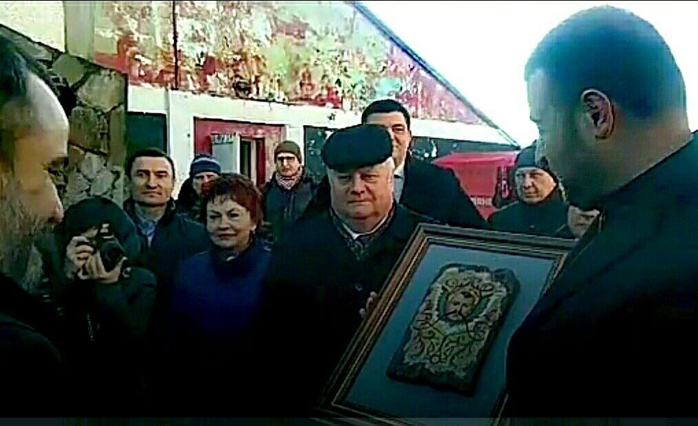 Президент "Вереса" Хахлев подарил Павелко оберег с его ликом - изображение 1