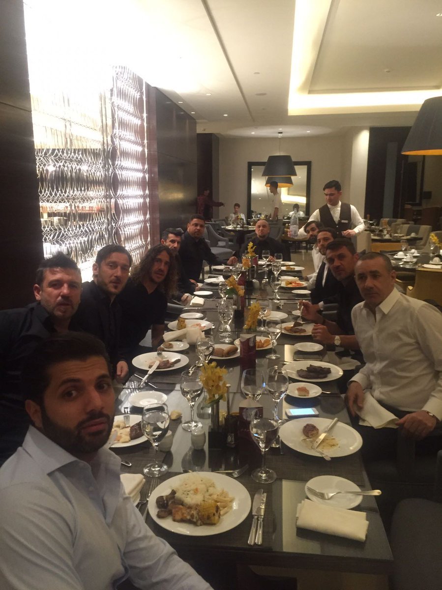 Роналдо, Тотти, Фигу и другие побывали на праздничном ужине в Саудовской Аравии (Фото) - изображение 1