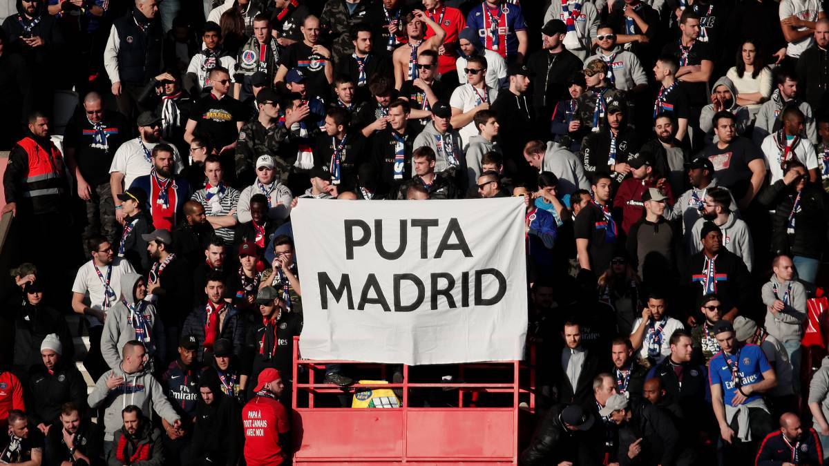 Фанаты ПСЖ адресовали оскорбительный баннер "Реалу" (+Фото) - изображение 1