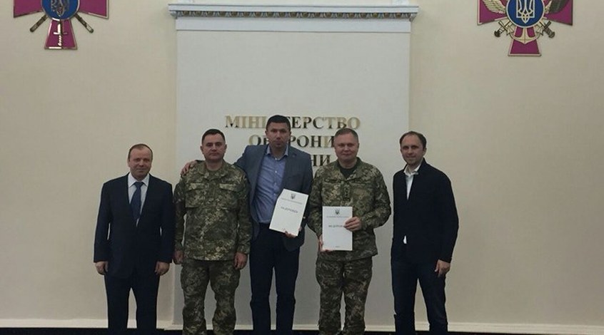 Киевский футбольный клуб подписал меморандум о сотрудничестве с Минобороны Киевский футбольный клуб подписал меморандум о сотрудничестве с Минобороны