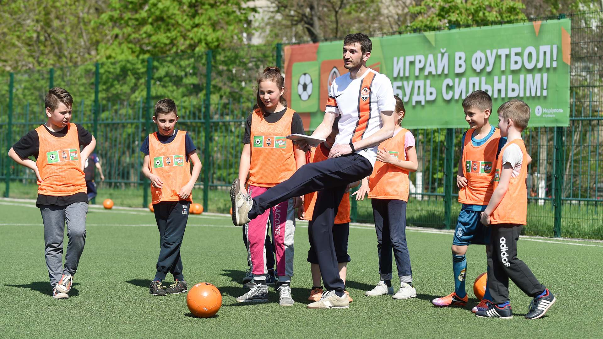 "Шахтер" открыл футбольный проект в Мариуполе рассчитанный на 800 детей (Фото) - изображение 3