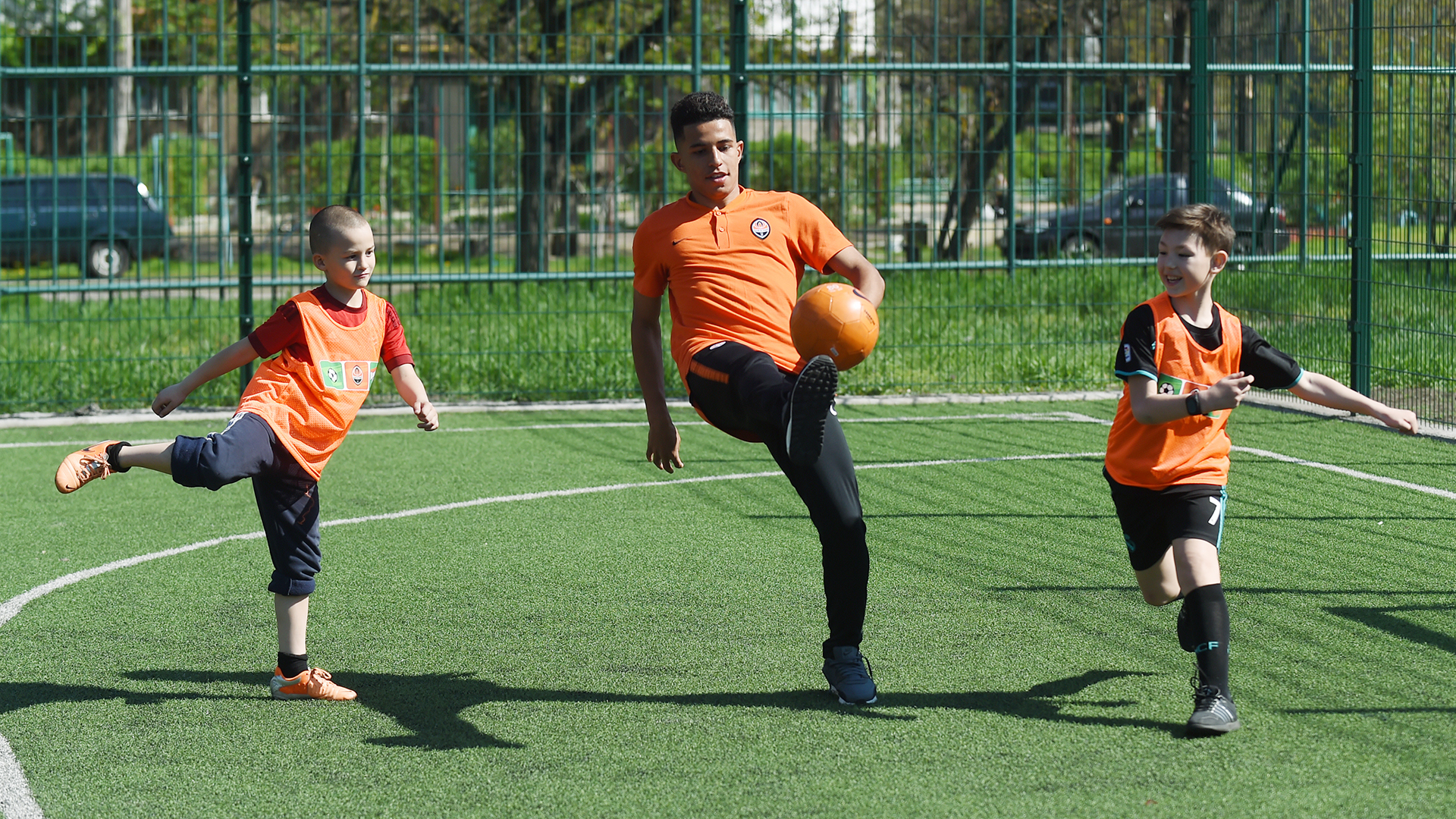 "Шахтер" открыл футбольный проект в Мариуполе рассчитанный на 800 детей (Фото) - изображение 5