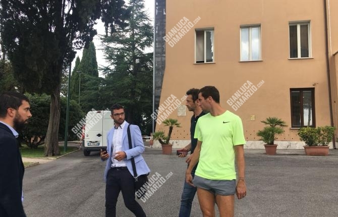 Дарио Срна уже находится в Италии и прошел первую часть медосмотра в "Кальяри" (+Фото) - изображение 1