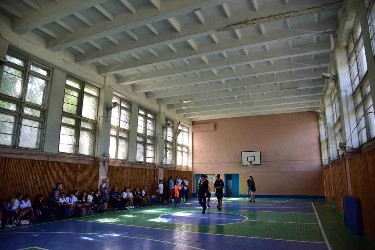 Футболисты "Мариуполя" посетили школу (Фото) - изображение 1