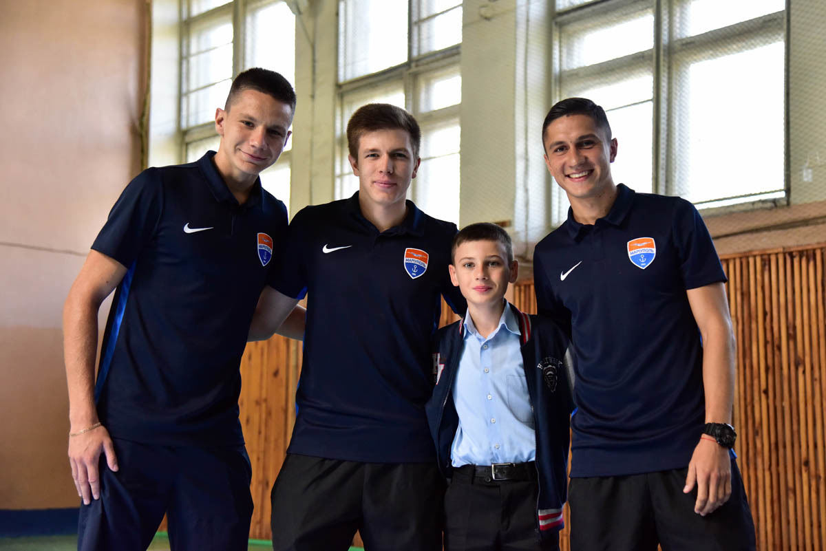 Футболисты "Мариуполя" посетили школу (Фото) - изображение 2