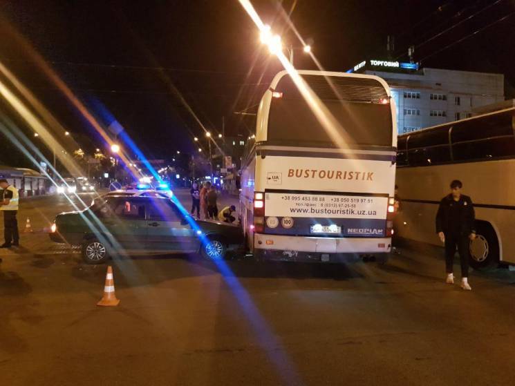 Автобус молодёжной сборной Андорры попал в ДТП в Запорожье (Фото) - изображение 1
