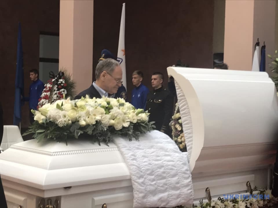 На НСК "Олимпийский" проходит прощание с Олегом Базилевичем - изображение 1