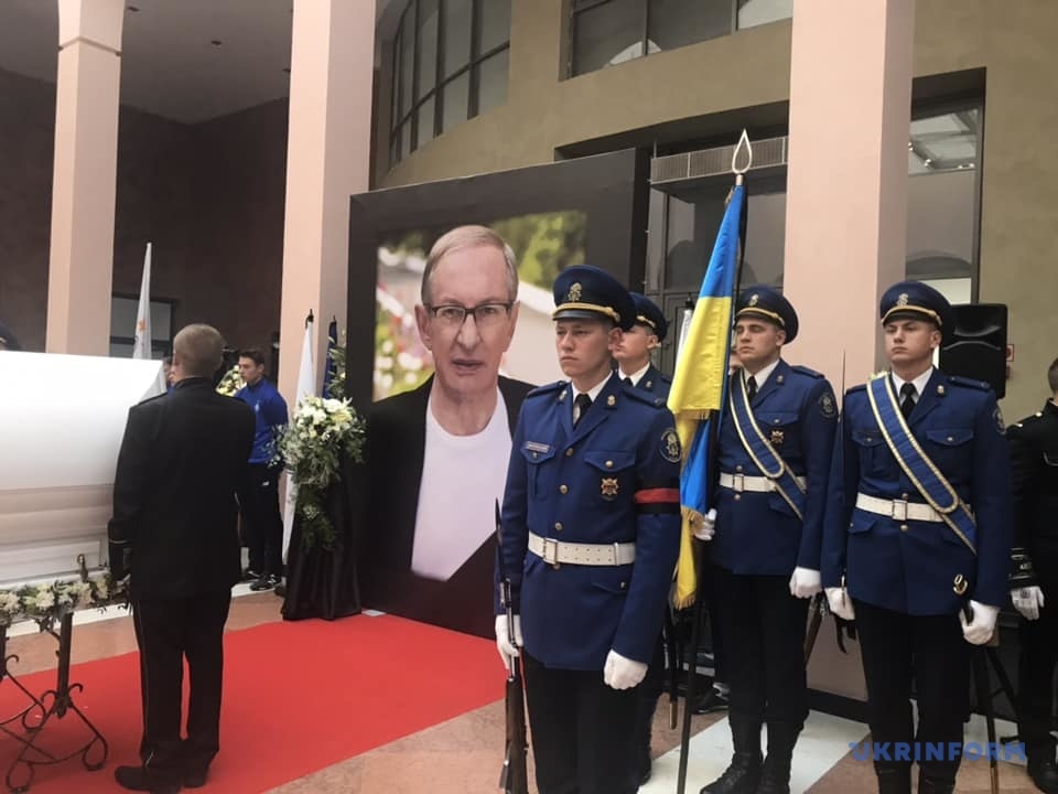 На НСК "Олимпийский" проходит прощание с Олегом Базилевичем - изображение 5