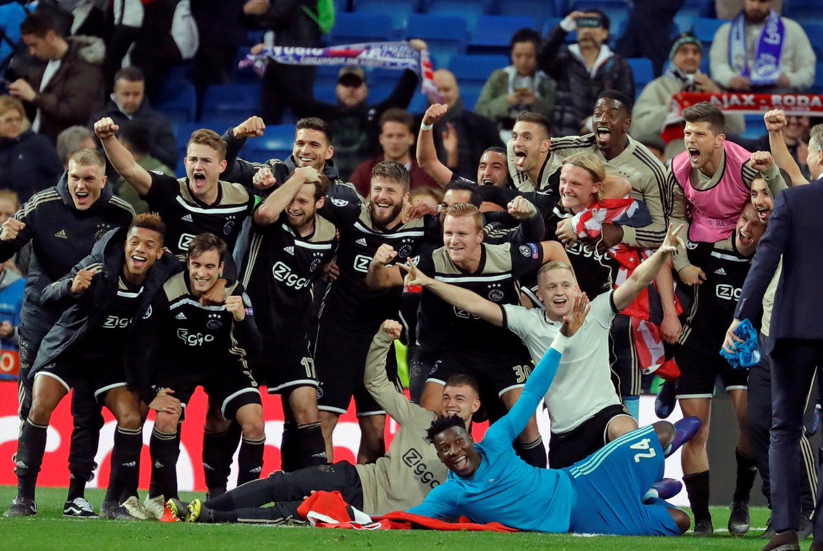 Фото дня: как "Аякс" отпраздновал победу над "Реалом" - изображение 3