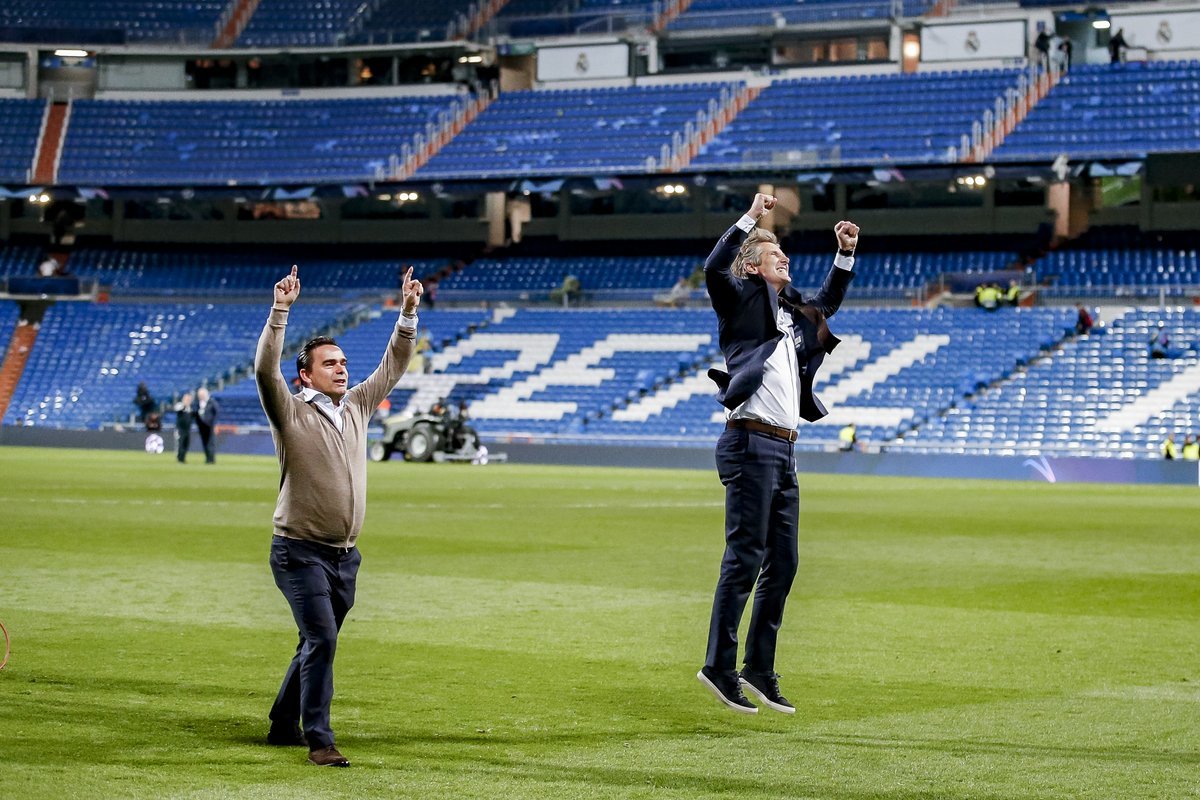 Фото дня: как "Аякс" отпраздновал победу над "Реалом" - изображение 6