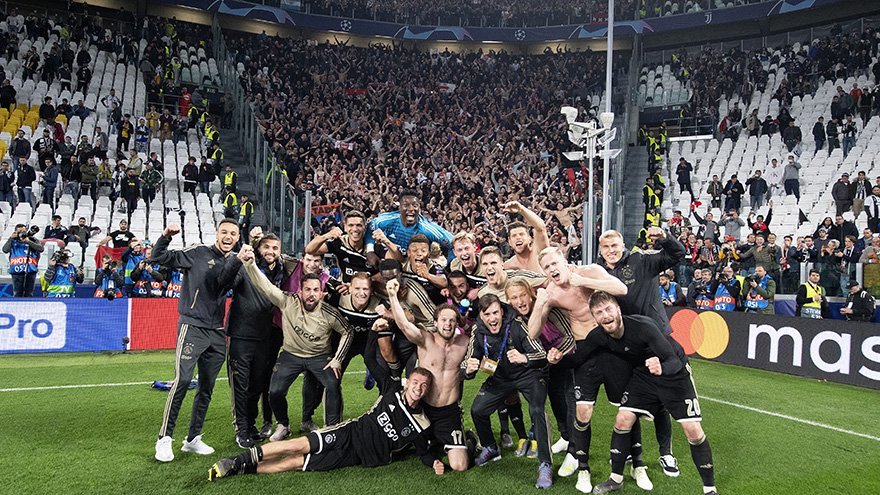 Фото дня: "Аякс" отпраздновал выход в полуфинал Лиги чемпионов - изображение 3