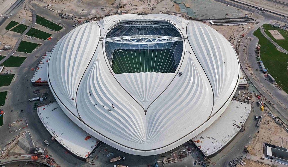 Стадион к ЧМ-2022 сравнили с женским половым органом (Фото) - изображение 2
