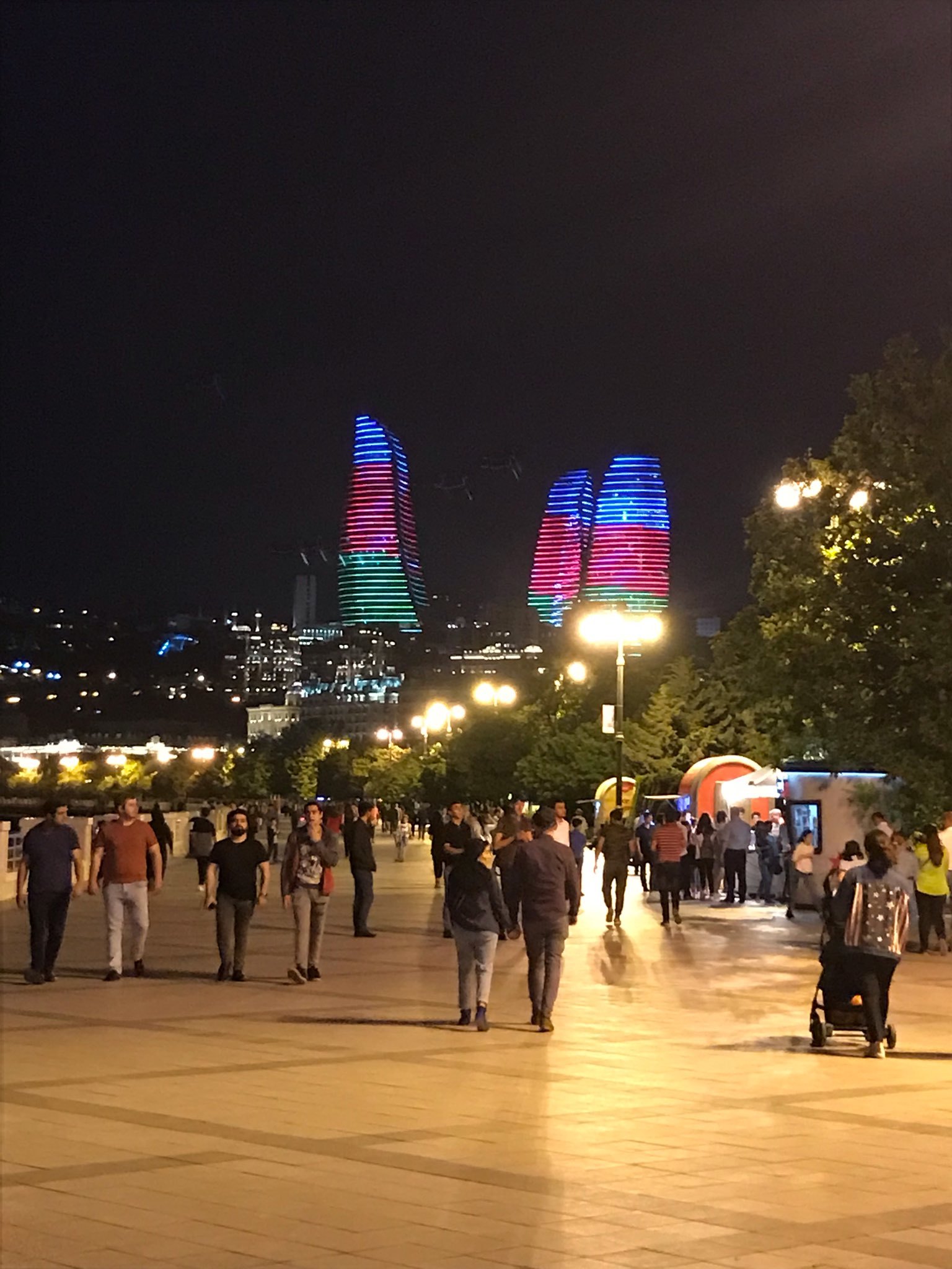 1 000 евро на дорогу, страсти по Мхитаряну и "украинский след", - как Баку готовится к финалу Лиги Европы (Фото) - изображение 49