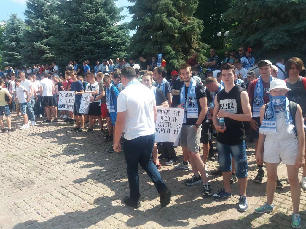 Біля Дому футболу у Києві відбувається мітинг на підтримку "Олімпіка" - изображение 4