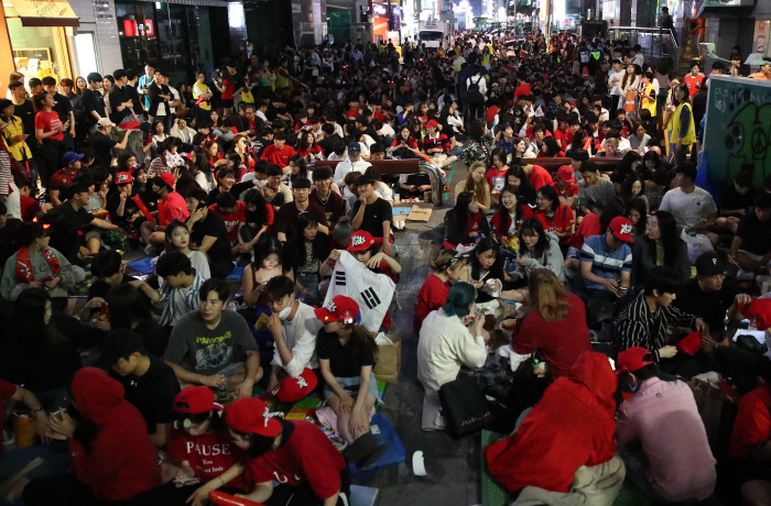 Миллионы корейцев не спали, чтобы посмотреть финал с Украиной, страна сходила с ума (Фото) - изображение 2