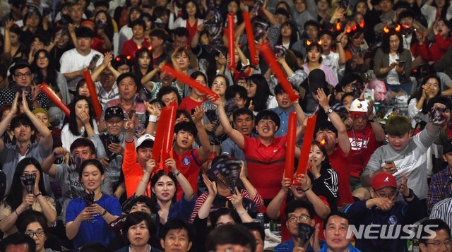 Миллионы корейцев не спали, чтобы посмотреть финал с Украиной, страна сходила с ума (Фото) - изображение 5