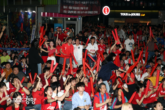 Миллионы корейцев не спали, чтобы посмотреть финал с Украиной, страна сходила с ума (Фото) - изображение 6