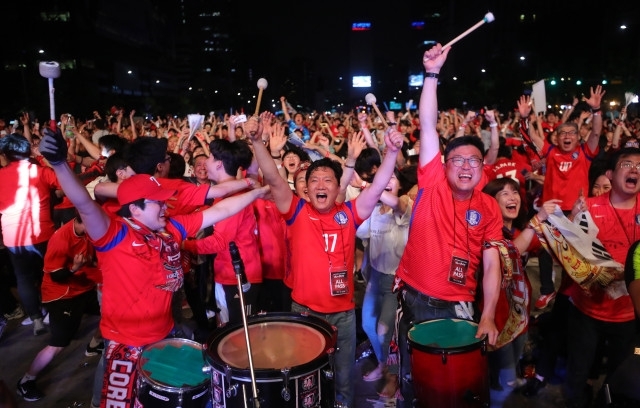 Миллионы корейцев не спали, чтобы посмотреть финал с Украиной, страна сходила с ума (Фото) - изображение 7