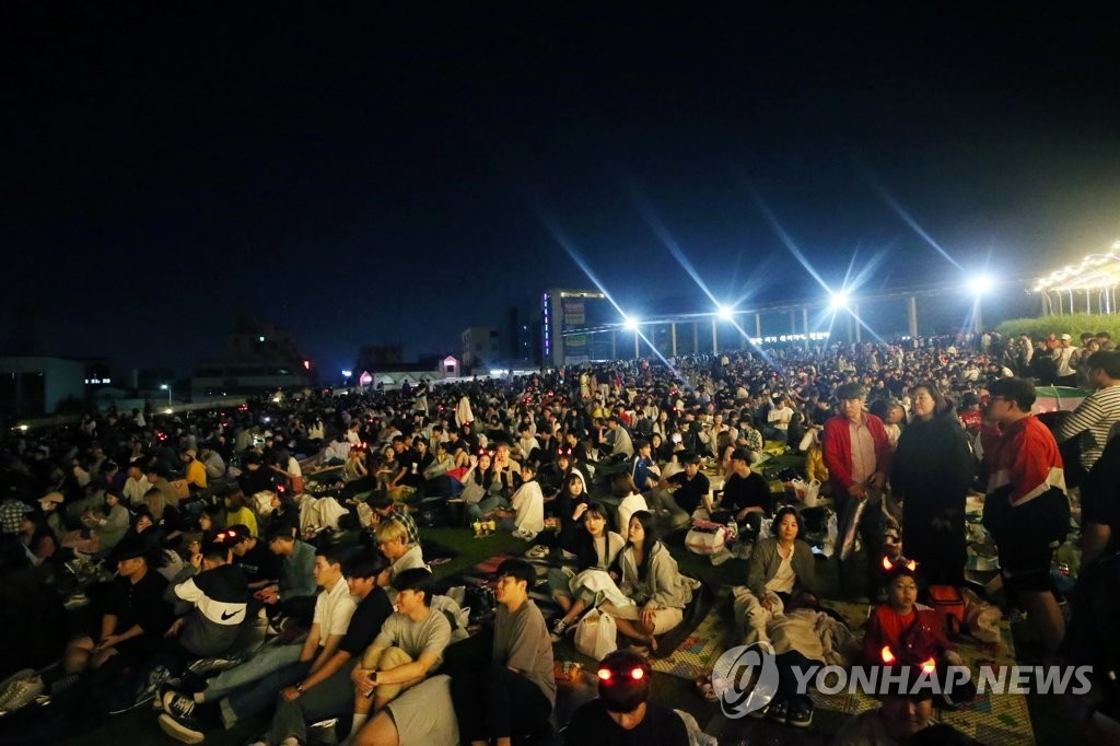 Миллионы корейцев не спали, чтобы посмотреть финал с Украиной, страна сходила с ума (Фото) - изображение 10