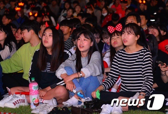 Миллионы корейцев не спали, чтобы посмотреть финал с Украиной, страна сходила с ума (Фото) - изображение 12