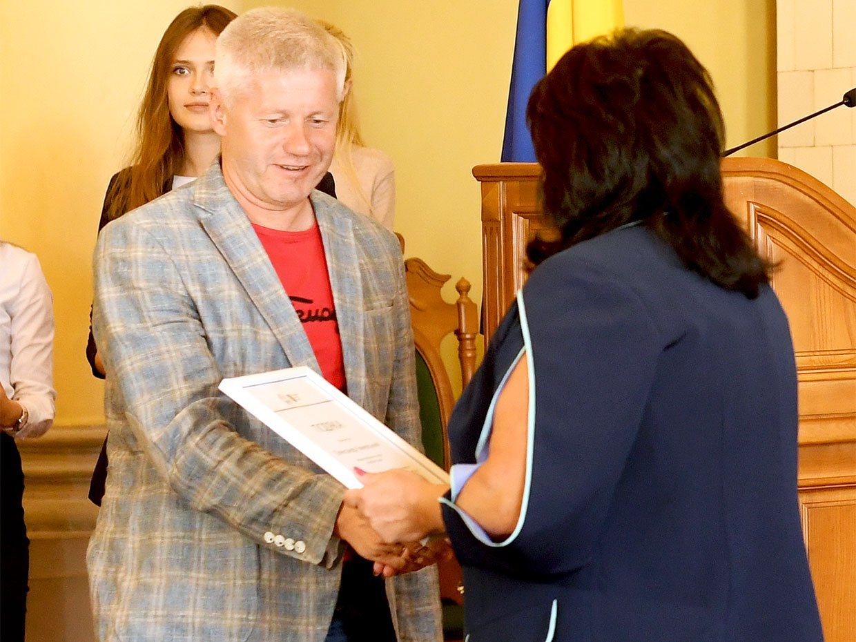 Ветерани "Карпат" отримали нагороди з нагоди 125-річчя українського та львівського футболу (Фото) - изображение 4