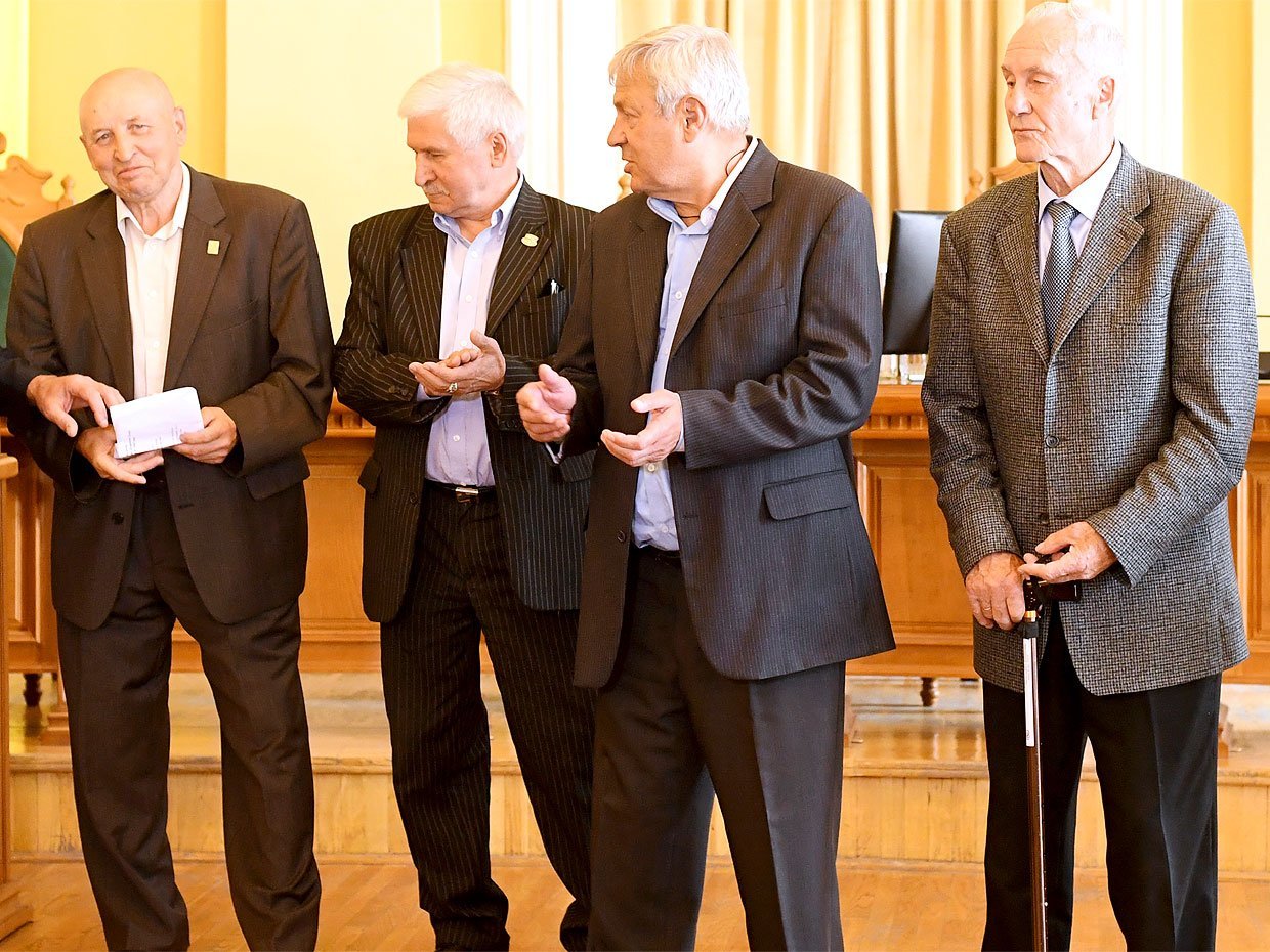Ветерани "Карпат" отримали нагороди з нагоди 125-річчя українського та львівського футболу (Фото) - изображение 7