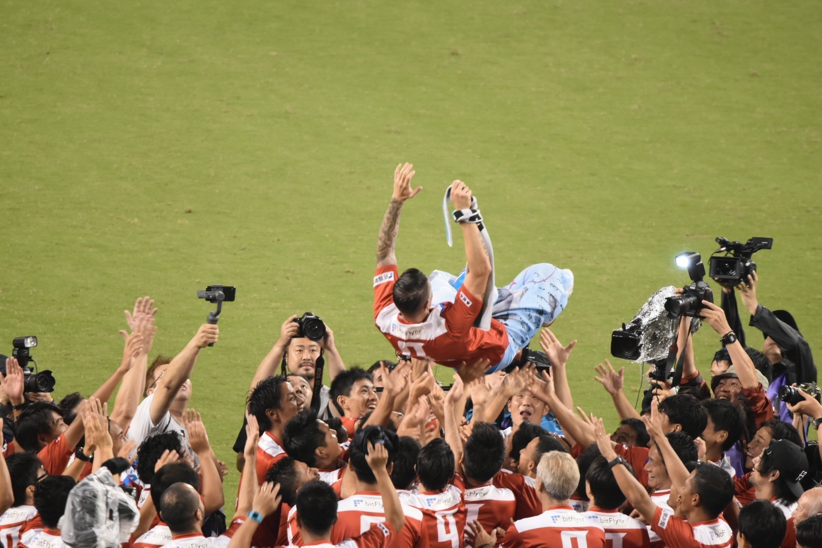 Фото дня: Фернандо Торрес провел последний матч в карьере - изображение 9