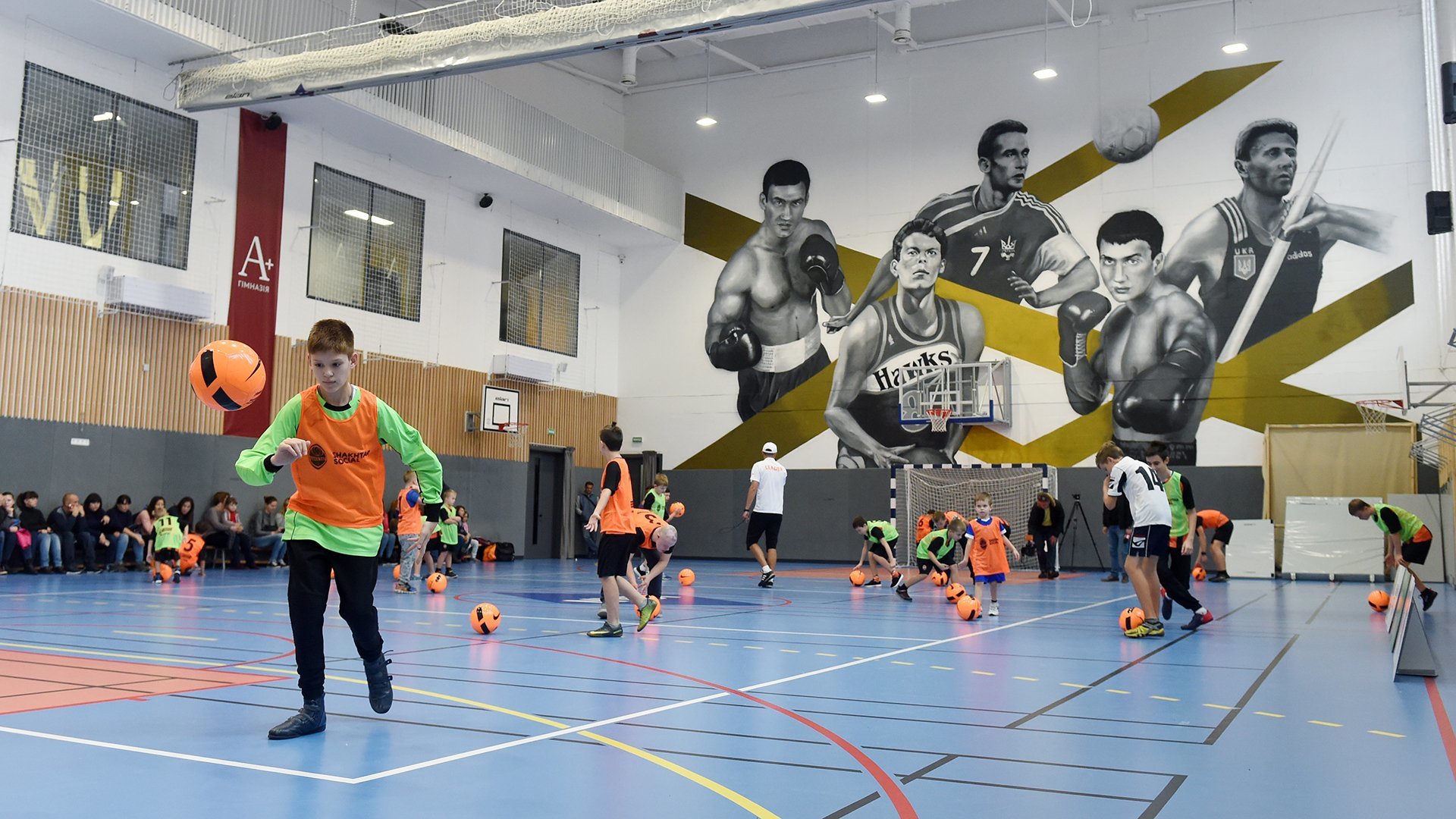 В. Романова. Гуманитарная помощь. Конкурс самый патриотичный дворик. Гуманитарная помощь военнослужащим.