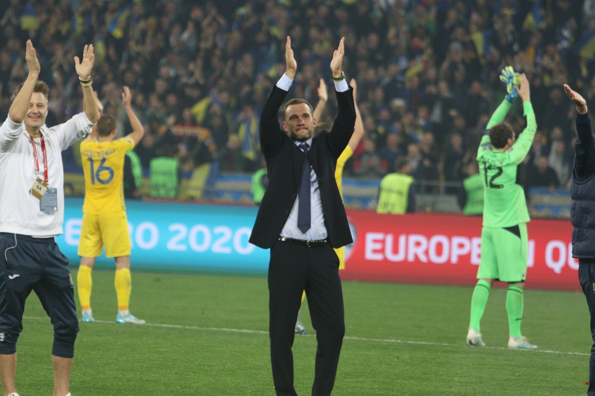 Победные эмоции Украины после матча с Португалией (Фото) - изображение 5
