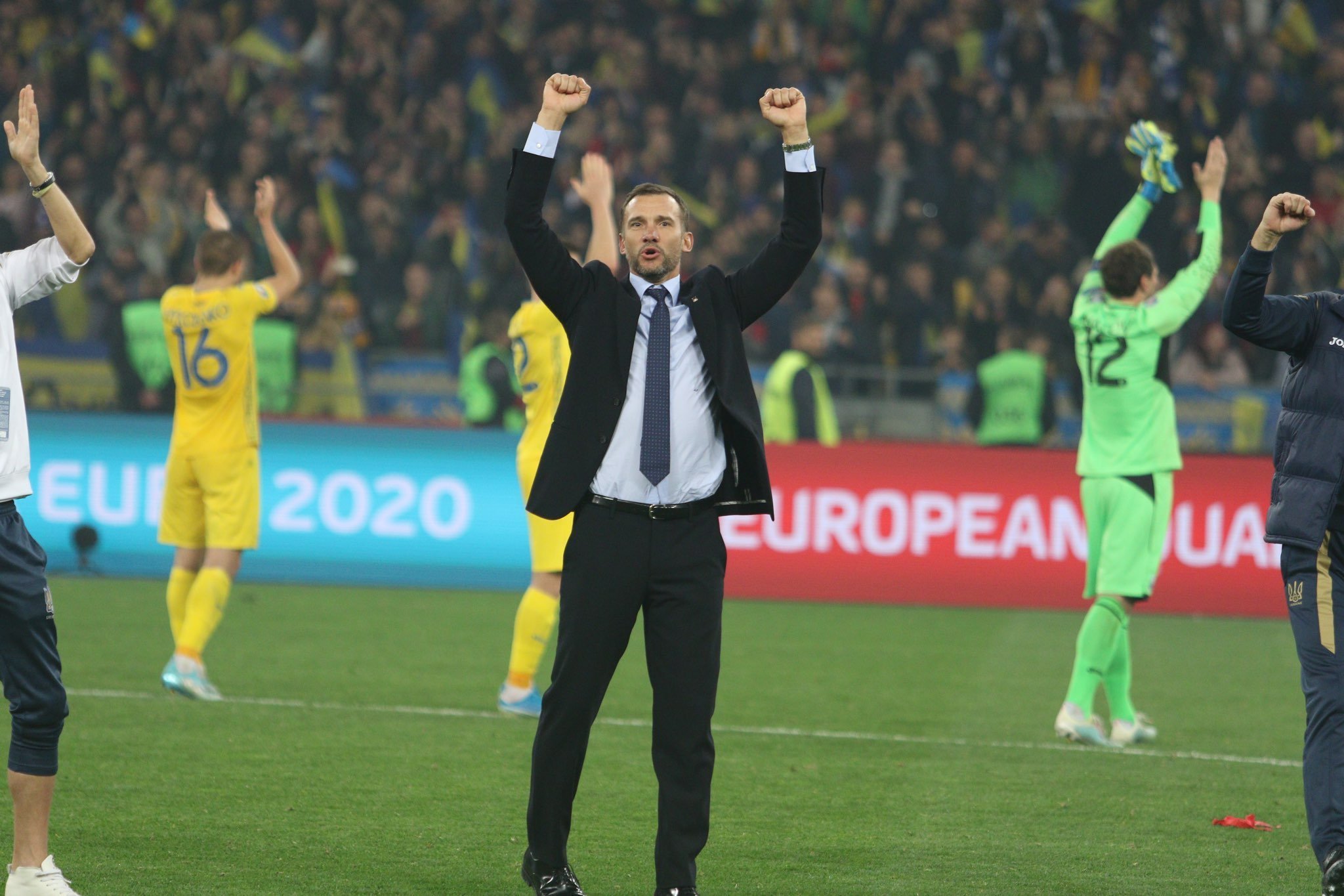 Победные эмоции Украины после матча с Португалией (Фото) - изображение 6
