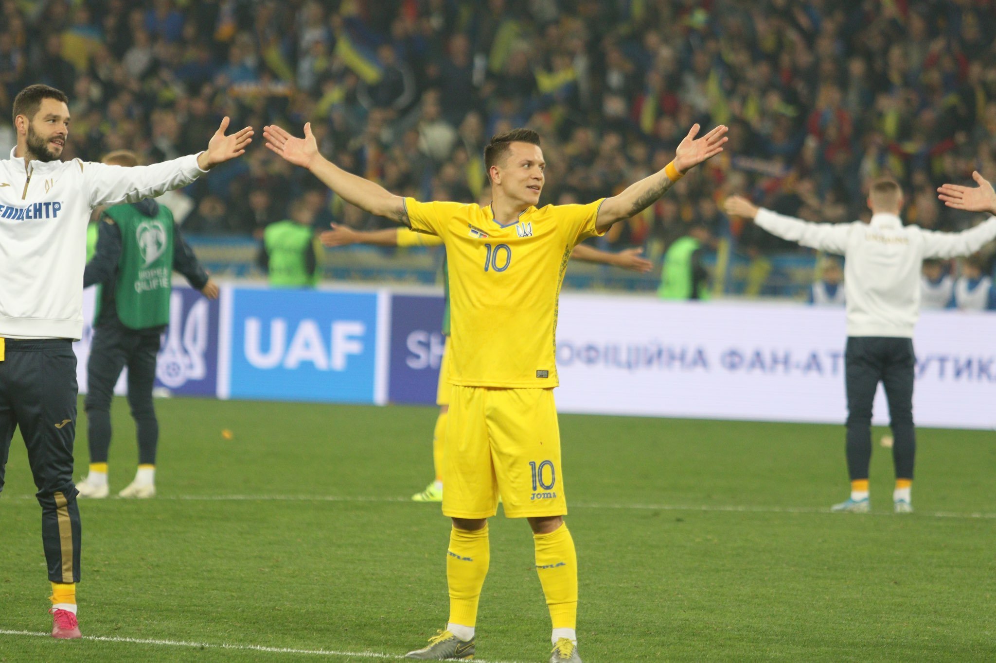 Победные эмоции Украины после матча с Португалией (Фото) - изображение 7