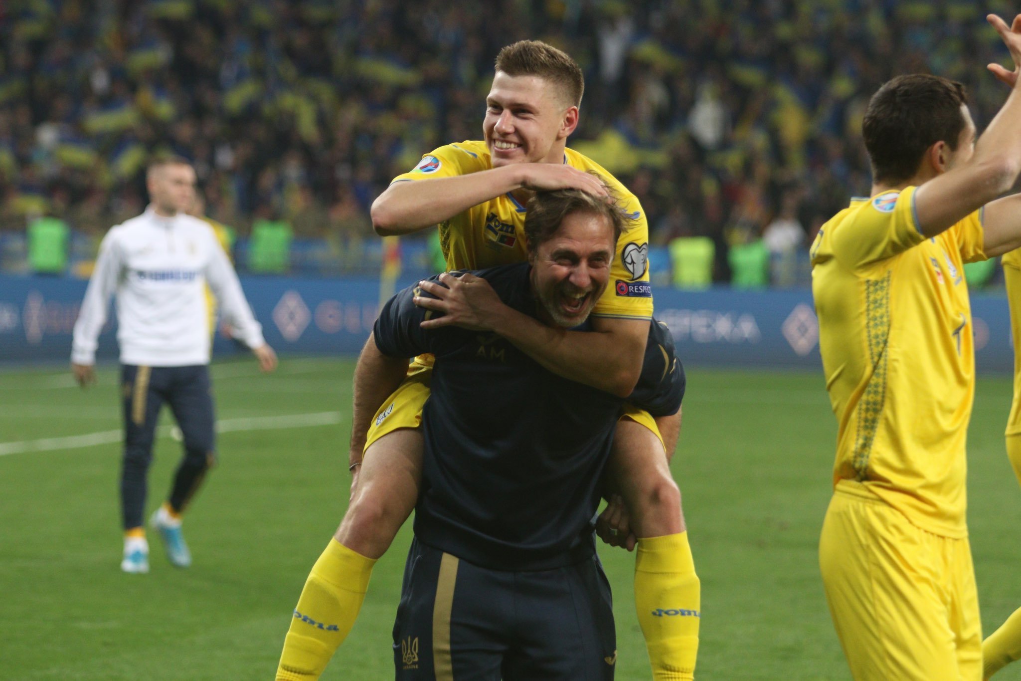 Победные эмоции Украины после матча с Португалией (Фото) - изображение 8