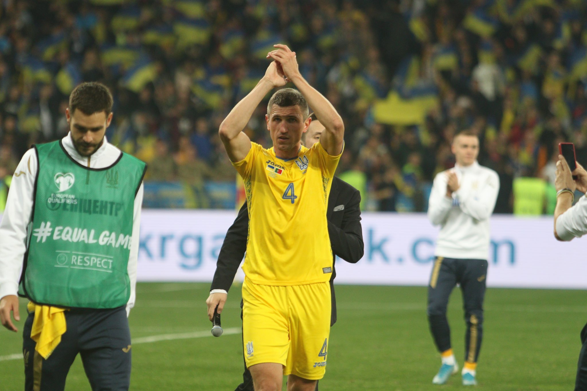 Победные эмоции Украины после матча с Португалией (Фото) - изображение 9