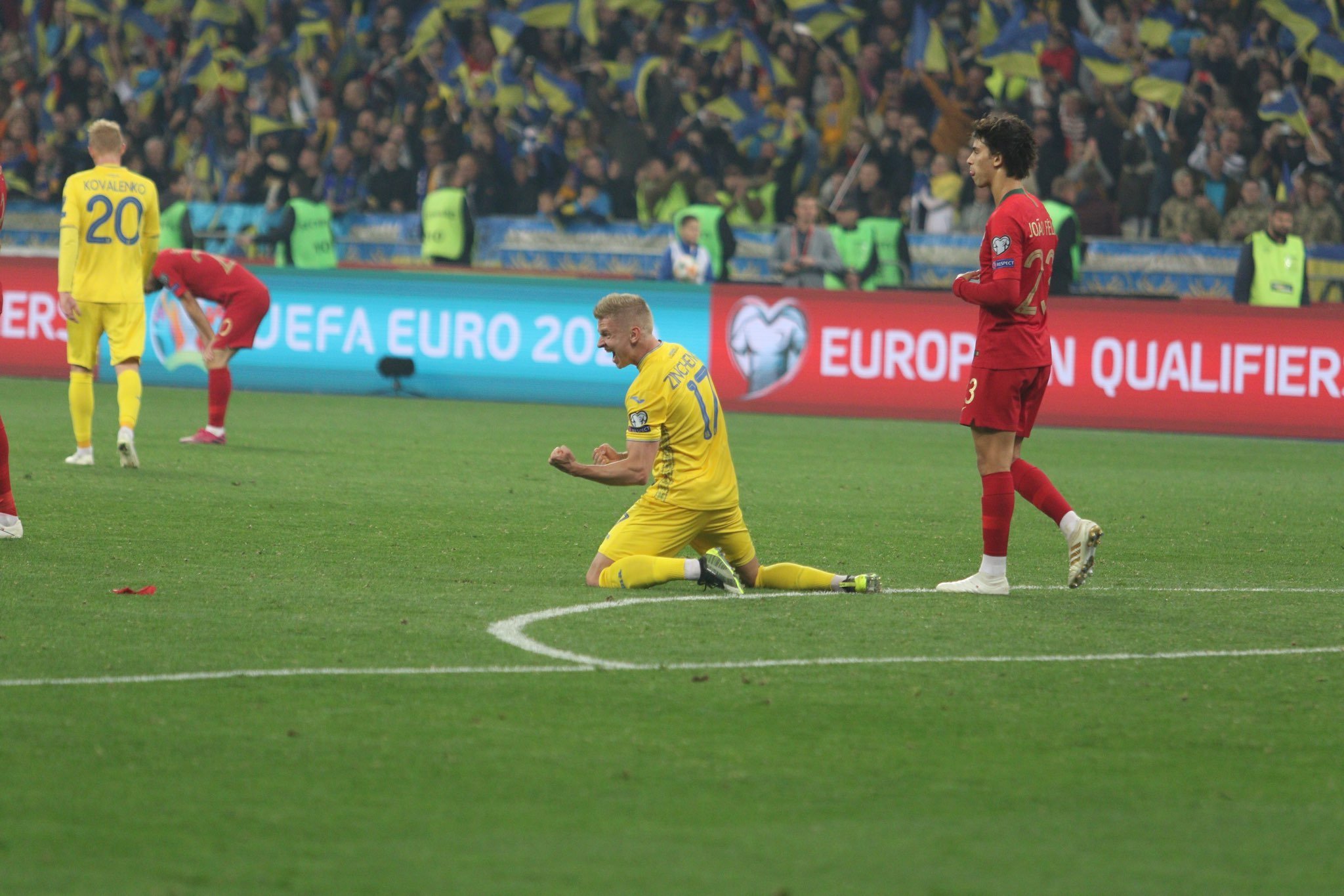 Победные эмоции Украины после матча с Португалией (Фото) - изображение 12
