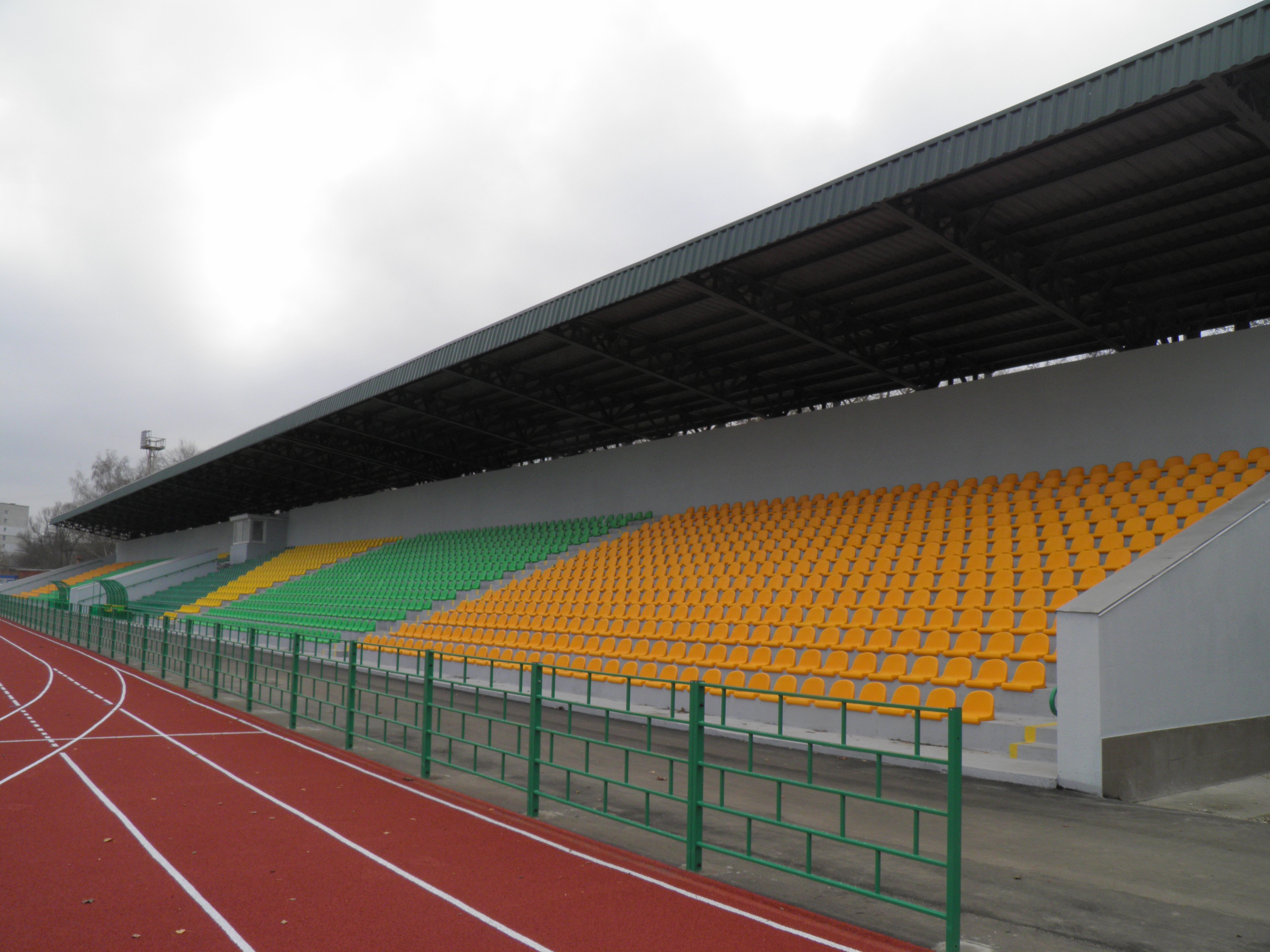 ДЮСШ "Юність", яка підготувала Ярмоленка, реконструювала стадіон (Фото) - изображение 1
