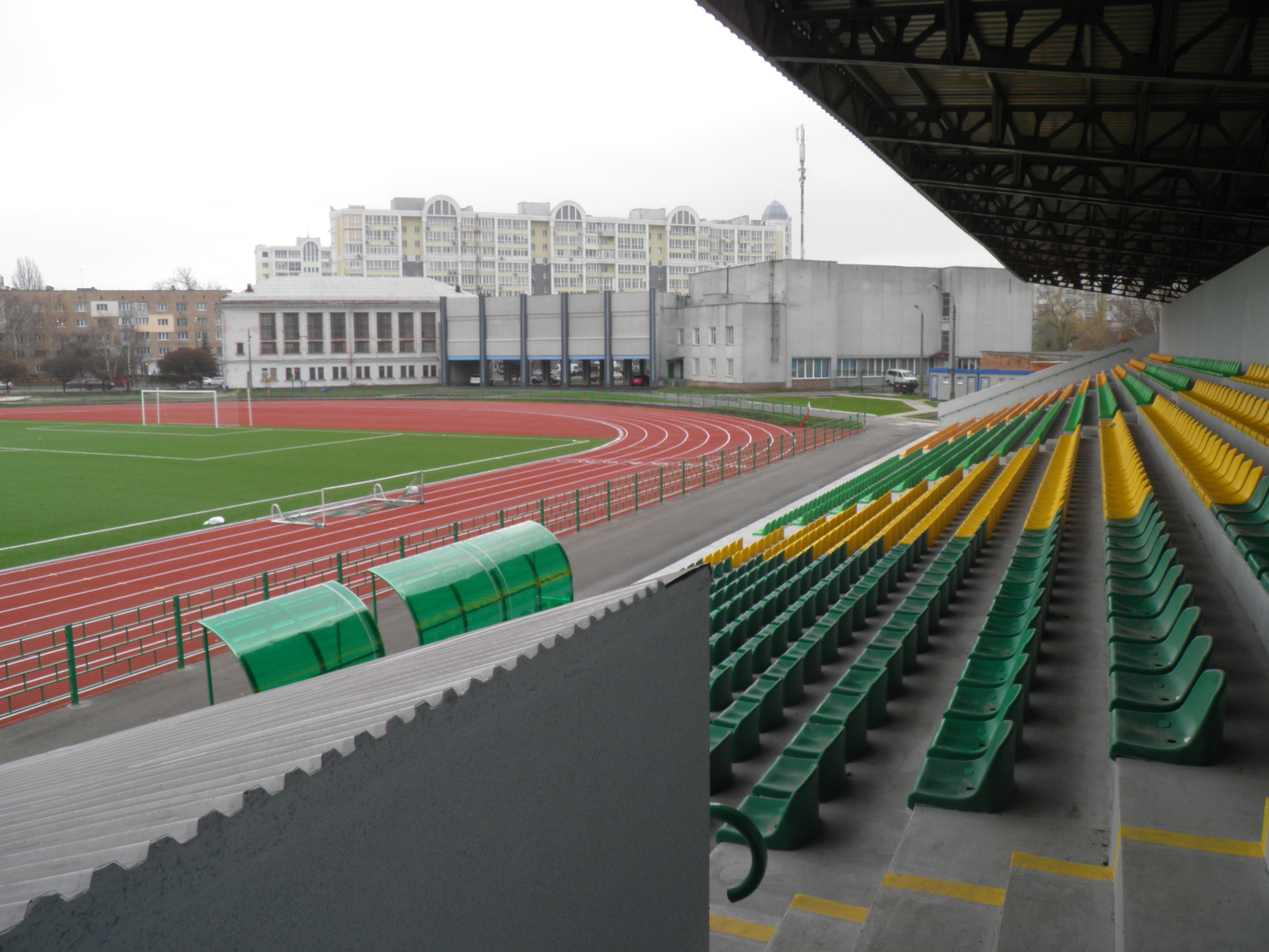 ДЮСШ "Юність", яка підготувала Ярмоленка, реконструювала стадіон (Фото) - изображение 2