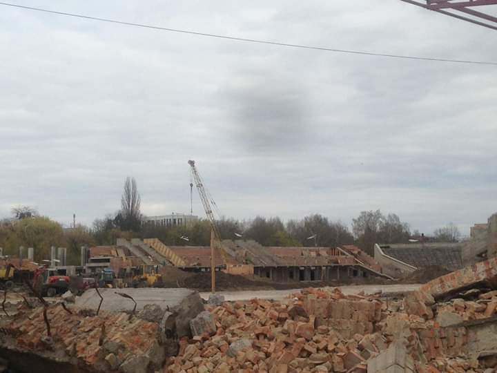 Стадион в Ровно: строители "шуршат", этажи растут - изображение 3