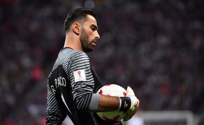 Топ-10 самых возрастных вратарей: от конфликтного Нойера до украинского любимчика Гвардиолы - изображение 9