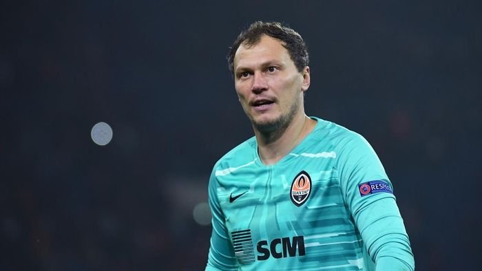 Топ-10 самых возрастных вратарей: от конфликтного Нойера до украинского любимчика Гвардиолы - изображение 10