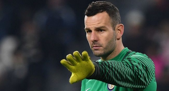 Топ-10 самых возрастных вратарей: от конфликтного Нойера до украинского любимчика Гвардиолы - изображение 3