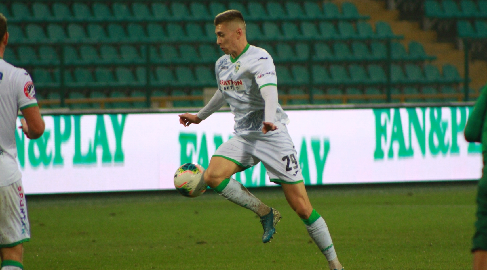 Молодые таланты УПЛ, или кто раскрылся в минувшем сезоне чемпионата Украины: часть вторая - изображение 8