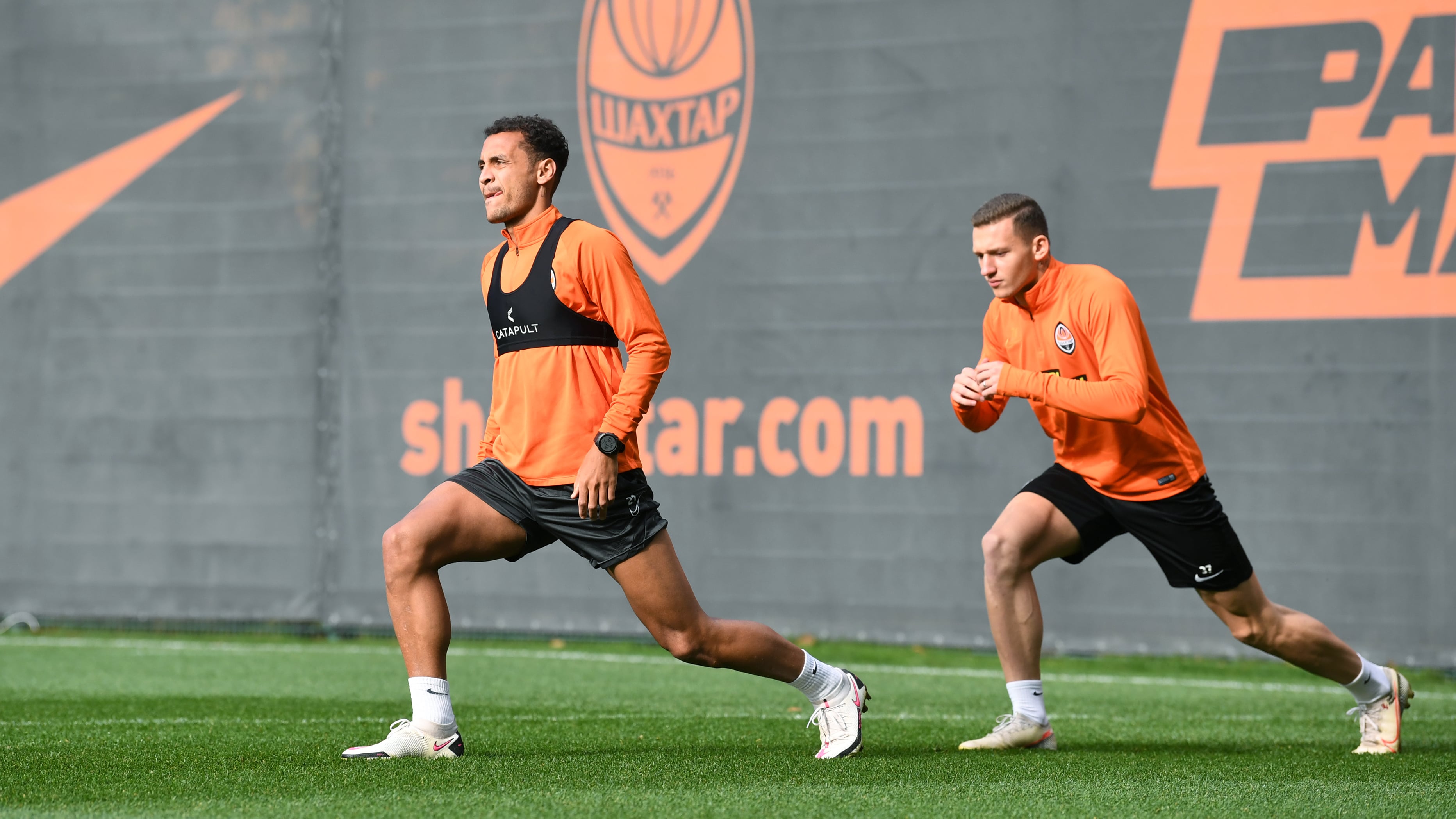 Шахтер спорту. Тренировка Шахтера 2018 год. Где тренируется Шахтер Донецк.