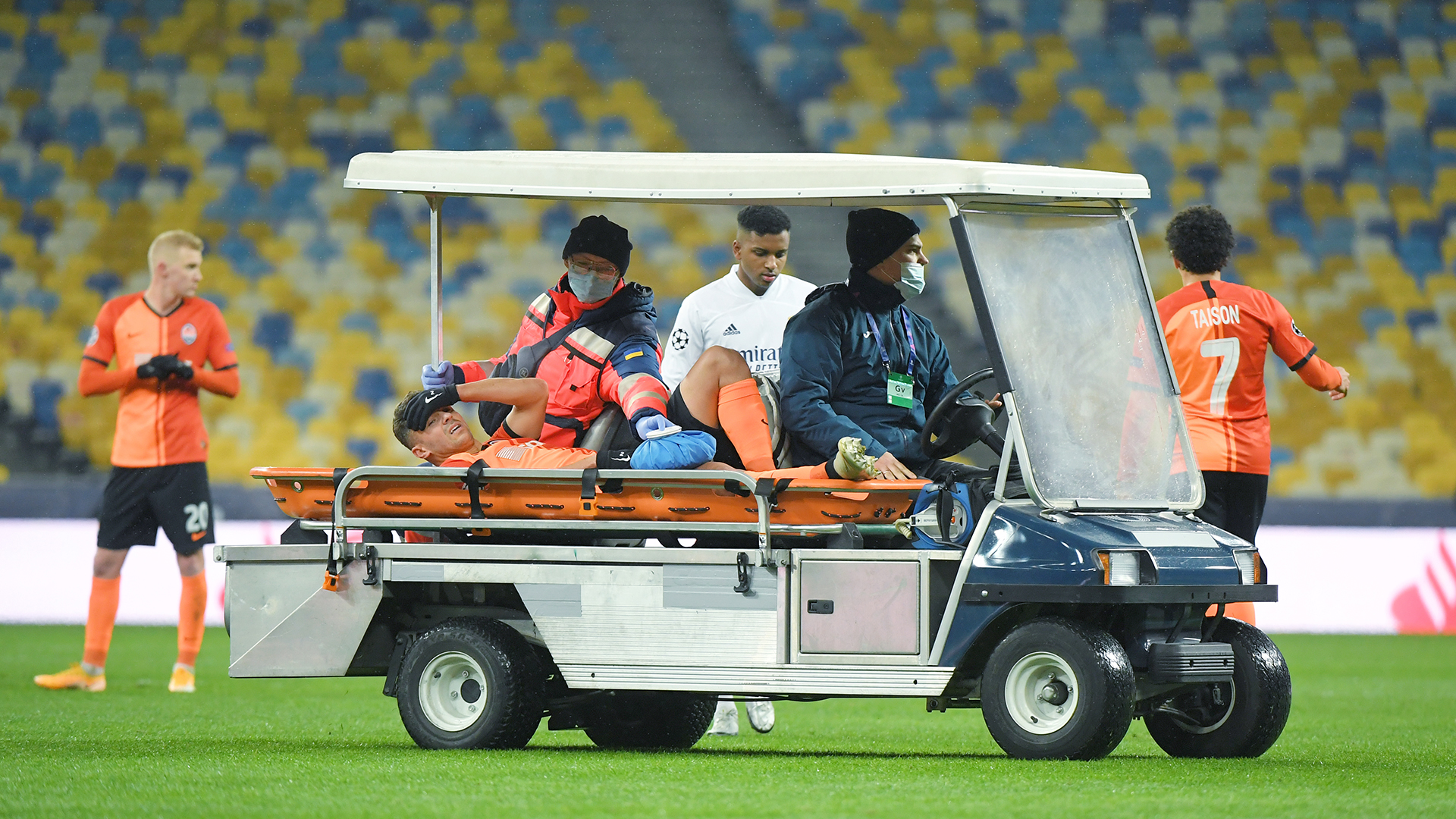 Жуниор Мораес из-за травмы был заменен в первом тайме матча с "Реалом" - изображение 1
