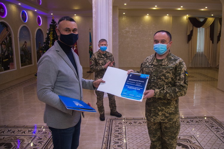 Військовослужбовці Збройних сил України отримали D-дипломи від УАФ (Фото) - изображение 1