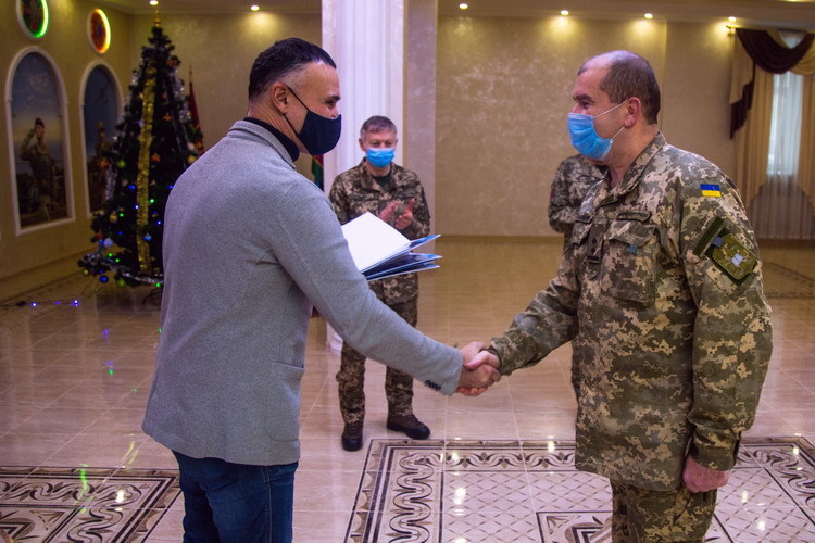 Військовослужбовці Збройних сил України отримали D-дипломи від УАФ (Фото) - изображение 2